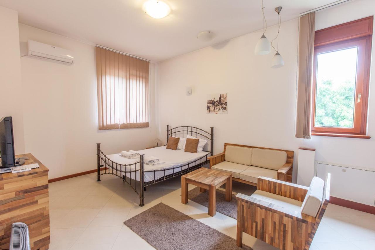 The Belgrade Hills Rooms And Suites Extérieur photo